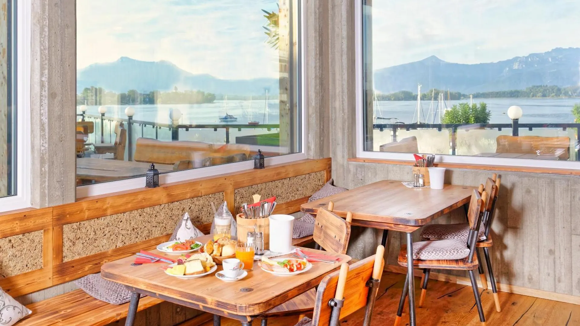 Hotel Chiemseepanorama Gstadt am Chiemsee 3*,