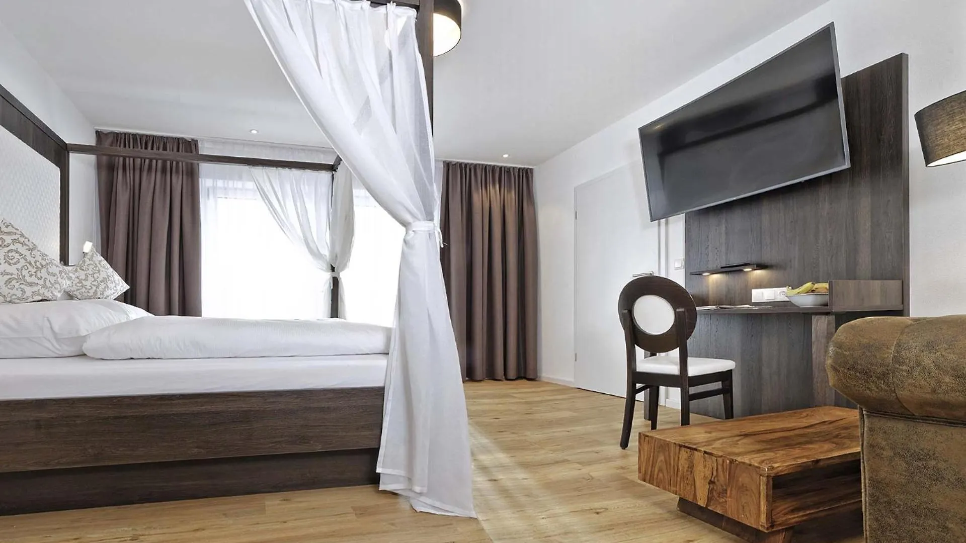 Hotel Chiemseepanorama Gstadt am Chiemsee 3*,